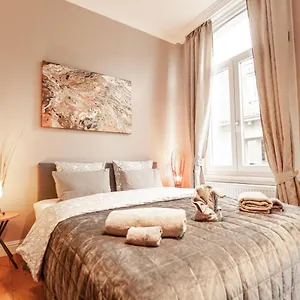 Apartment Luxury Palace By Rikas, Antwerpen